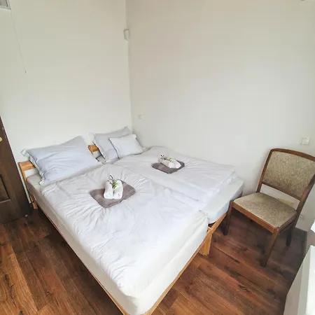 Apartment Dunaparti Vendeghaz *